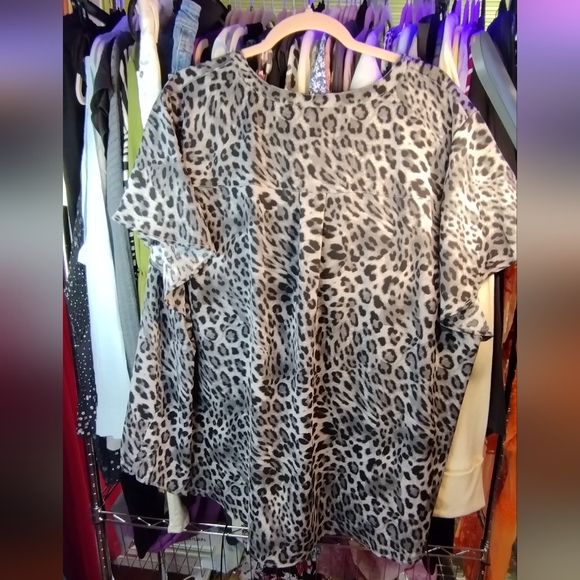 Sz 4X (26) NWT TORRID Harper Formal Grey Leopard Flutter Sleeves Vneck 31"PTP - Picture 2 of 14